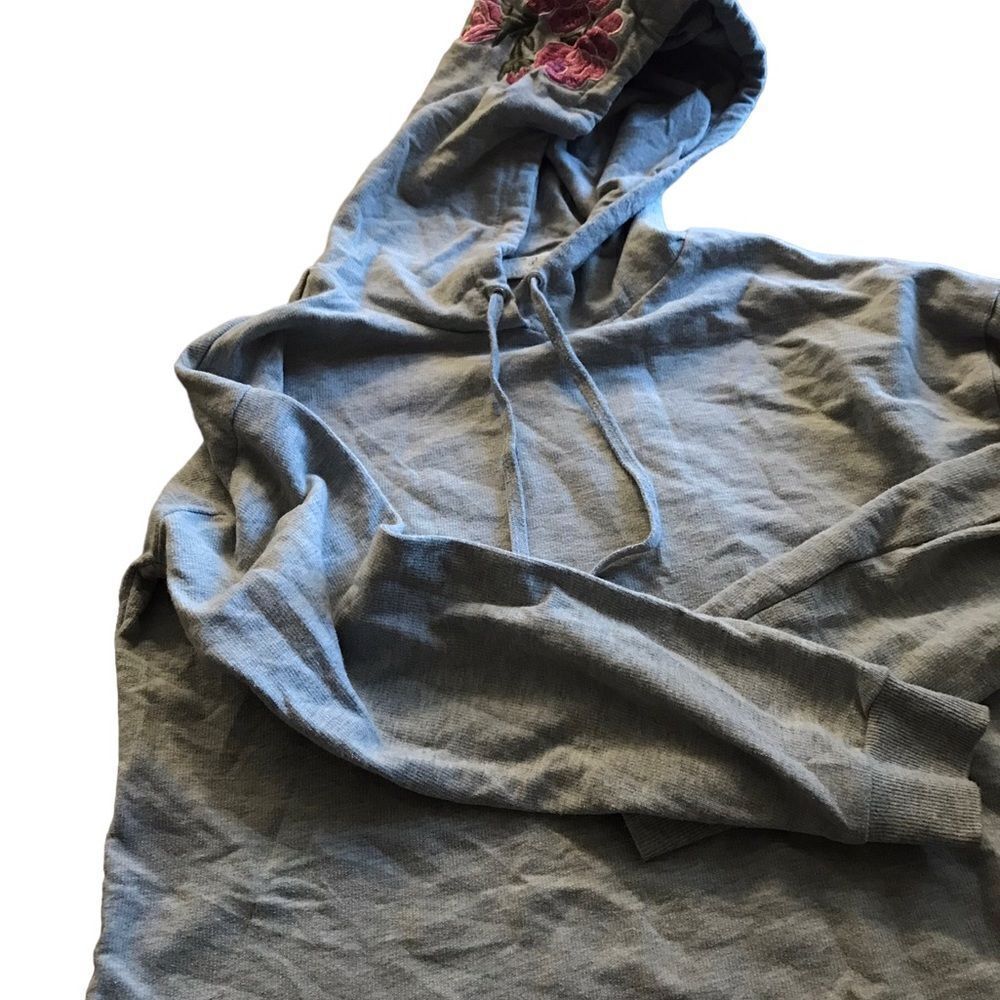 WL tra flirt juniors size medium embroidered hoodie cropped excellent condition - Picture 2 of 2